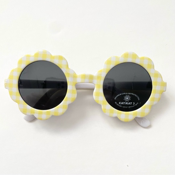 Girls Daisy Sunglasses with Yellow White Checker Pattern - Picture 7 of 9